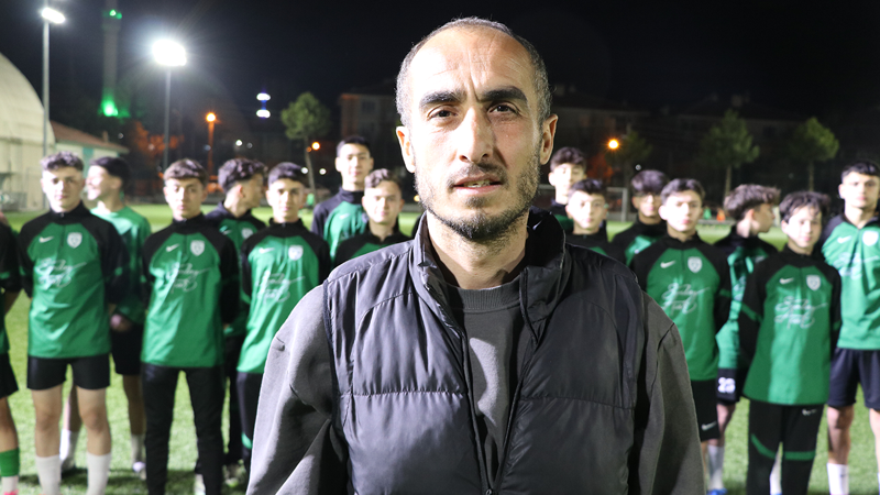 Kütahya'da Yeşilayspor Kulübü gençleri futbolla bağımlılıktan uzak tutuyor