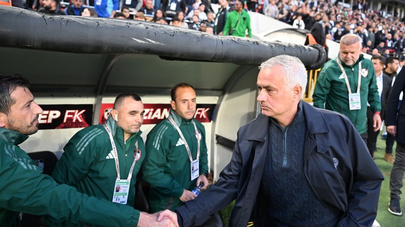 Mourinho'ya 10 dakika verin size maçı çevirsin!