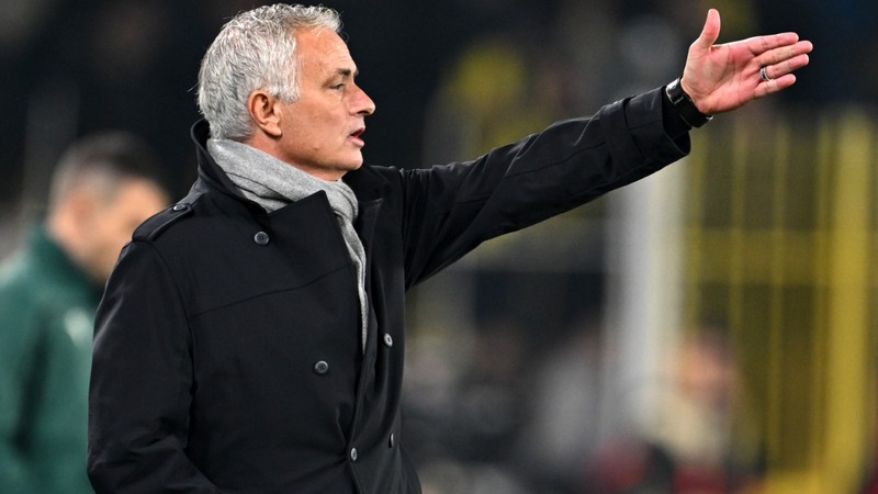 Jose Mourinho Süper Lig'de ilk derbisini kazanmak için sahaya çıkıyor