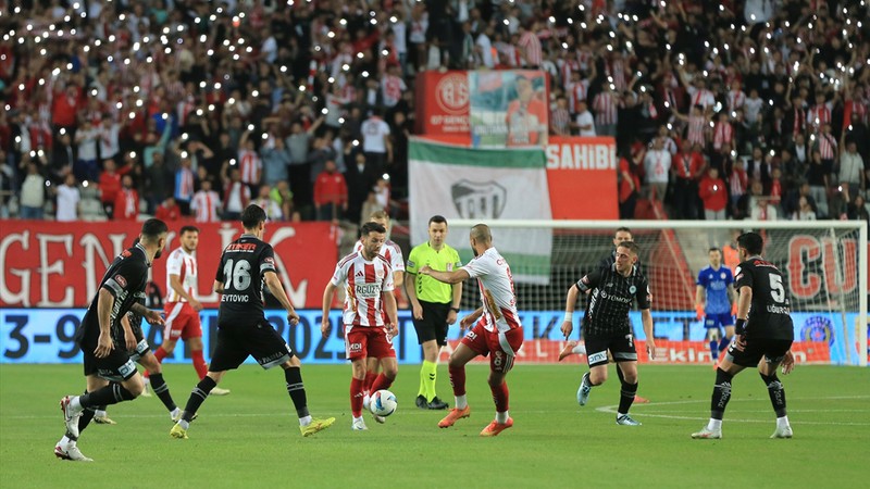 MAÇ ÖZETİ | Antalyaspor ateş hattından uzaklaştı: 1-0