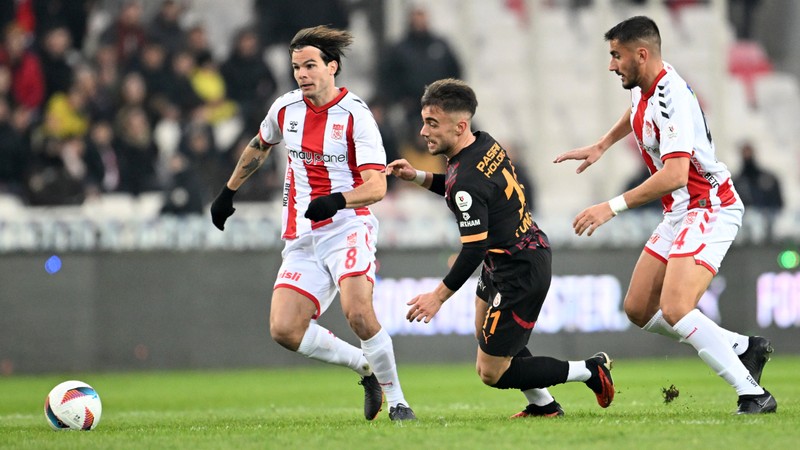 Galatasaray-Sivasspor maçı sadece şampiyonluğu değil küme düşme hattını da şekillendirecek