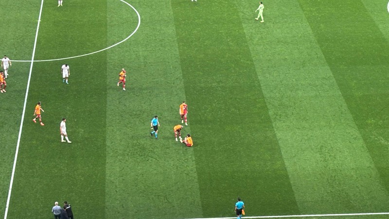 Galatasaray'da Eren Elmalı sakatlık geçirdi