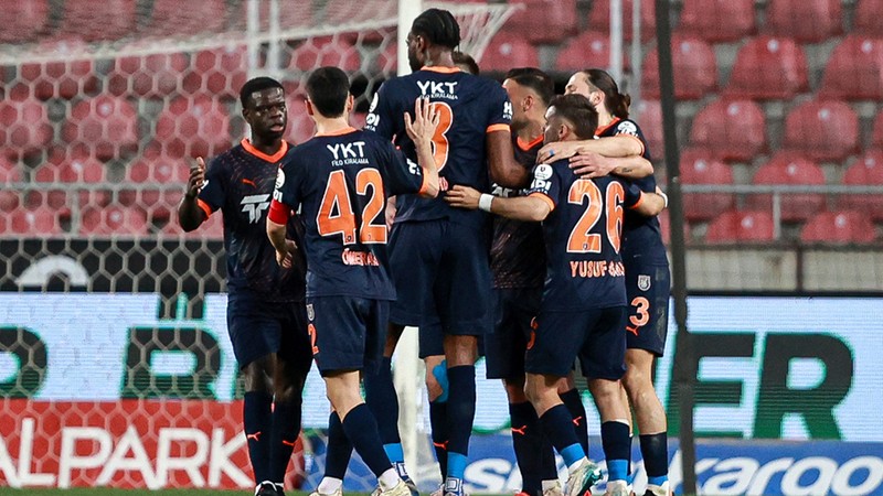 MAÇ ÖZETİ | Başakşehir, 3 puanı 4 golle aldı