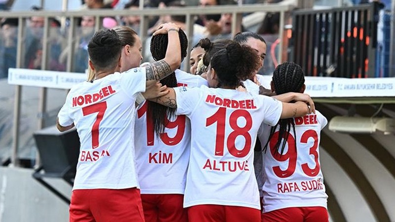 Galatasaray'ı mağlup eden ABB FOMGET Kadınlar Süper Ligi'nde şampiyon oldu!