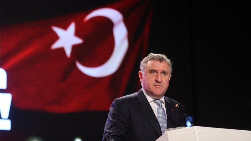 Bakan Bak'tan Beşiktaş ve Bursa Büyükşehir Belediyespor'a tebrik