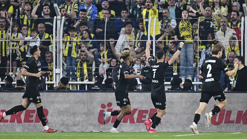 MAÇ ÖZETİ | Beşiktaş Kadıköy'den kazanarak çıktı: 1-0