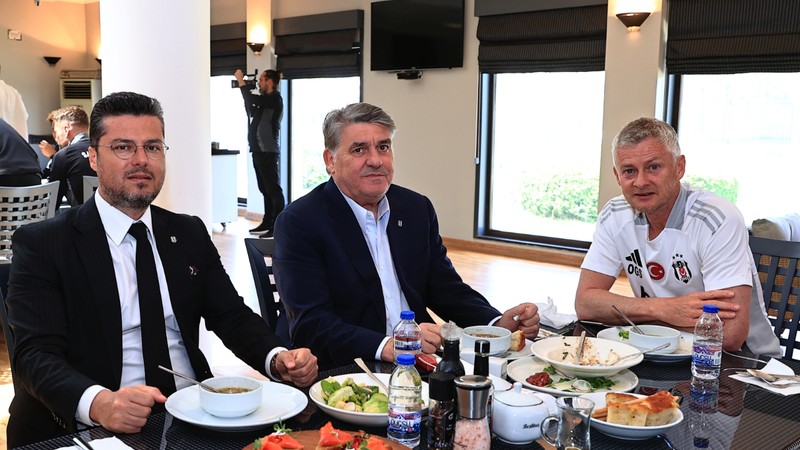 Serdal Adalı'dan teknik heyet ve futbolculara prim!