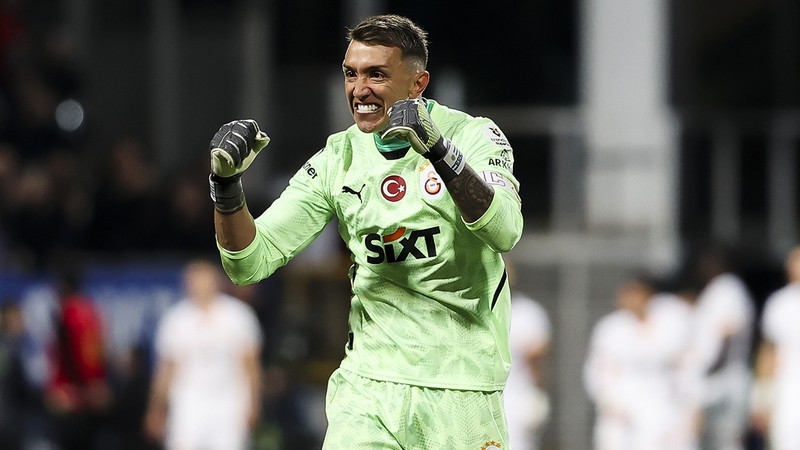 Galatasaray'da Muslera'nın kesin kararı belli oldu!