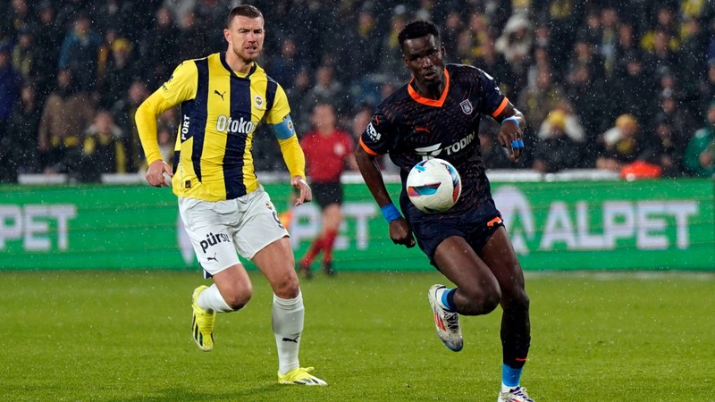 Fenerbahçe deplasmanda Başakşehir'e konuk oluyor