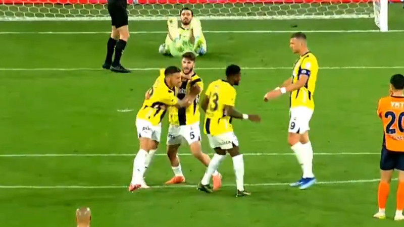 Tadic Talisca'nın üzerine yürüdü! Başakşehir'de gergin anlar