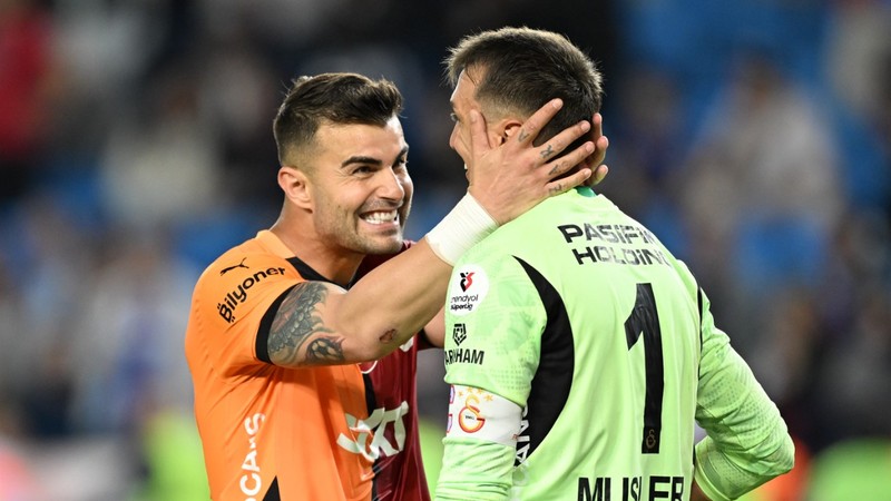 Fernando Muslera, geçen 14 yılın ardından taraftardan özür diledi
