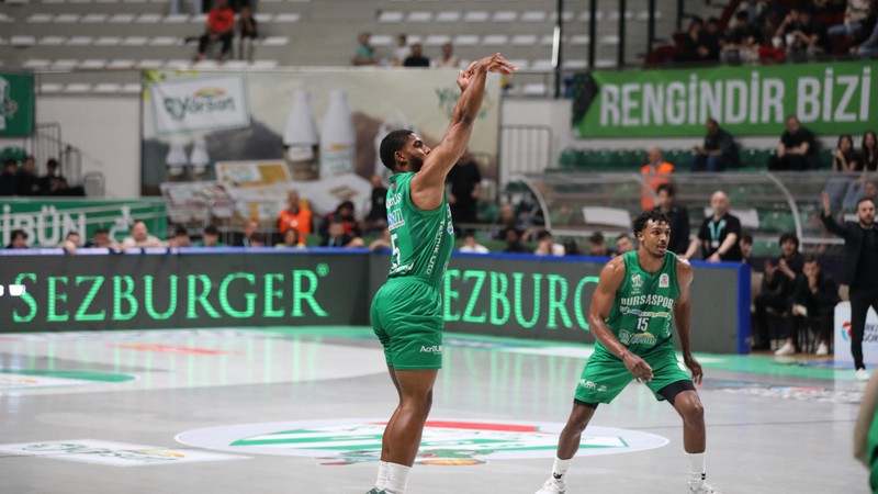 Bursaspor sahasında Darüşşafaka'yı rahat geçti