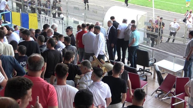 Siirt'te oynanan amatör lig maçında kavga çıktı