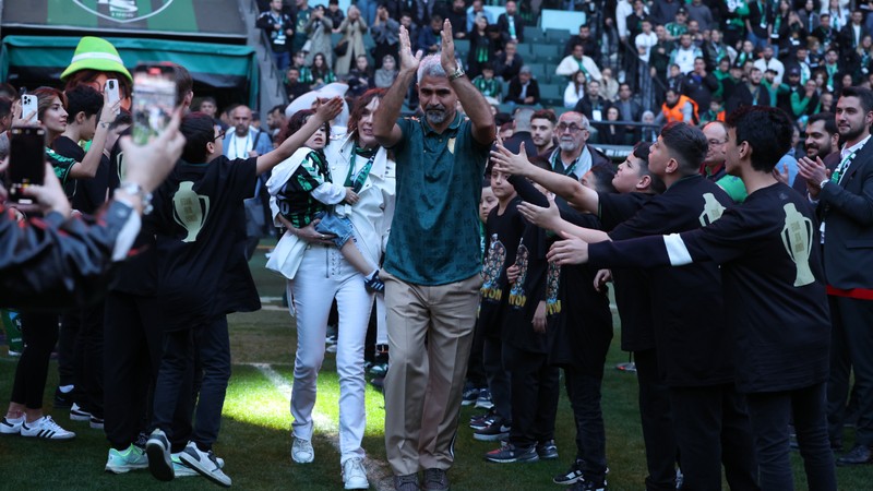 Kocaelispor İsmet Taşdemir ile yolların ayrıldığını açıkladı