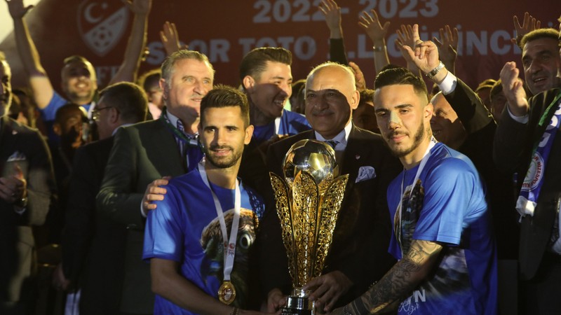 Alper Potuk sahadan çekilin demişti! Gostivar'dan flaş hamle