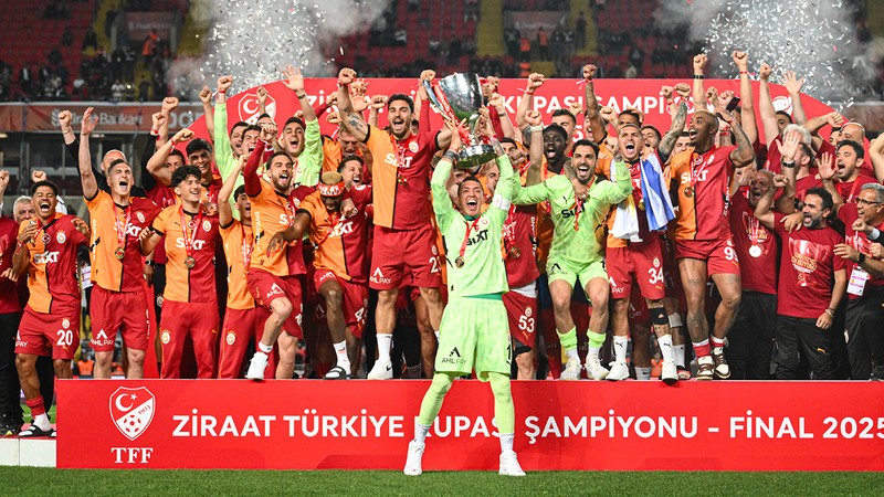 Galatasaray yönetiminden çifte kupaya çılgın prim!