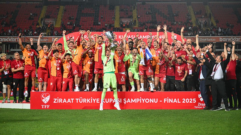 Galatasaray'dan 21. yüzyılda ezeli rakiplerine tarihi fark!