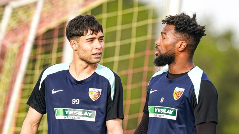 Kayserispor, Galatasaray maçının hazırlıklarına çift kale maçla sürdürdü