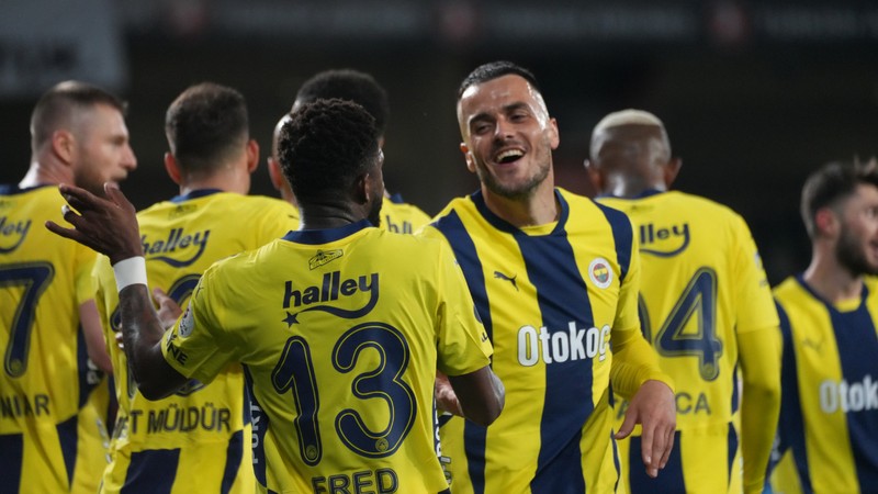 Fenerbahçe masaya oturmazsa Beşiktaş Filip Kostic için devreye girecek