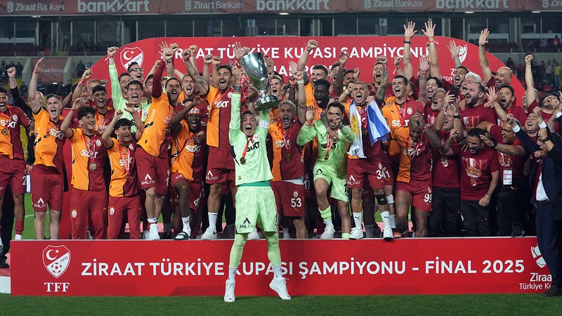 Galatasaray kupa sayılarında Beşiktaş ve Fenerbahçe'ye fark attı
