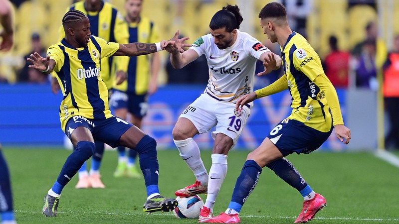 Fenerbahçe'de Fred cezalı duruma düştü