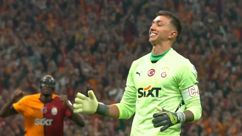 Fernando Muslera, Türk futbol tarihinde en fazla kupa kazanan futbolcu oldu