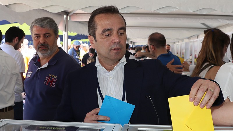 İlhan Ekşioğlu'ndan Ali Koç'a tepki: Geri dönmemek üzere git!