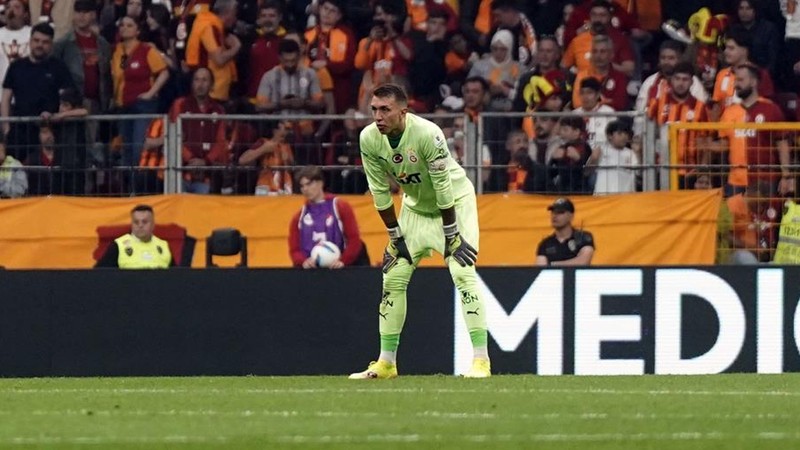 Muslera'dan şampiyonluk maçında tarihe geçen gol