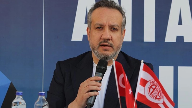 Antalyaspor Başkanı Sinan Boztepe'den oyunculara teşekkür! Süper Lig'de kalınca...