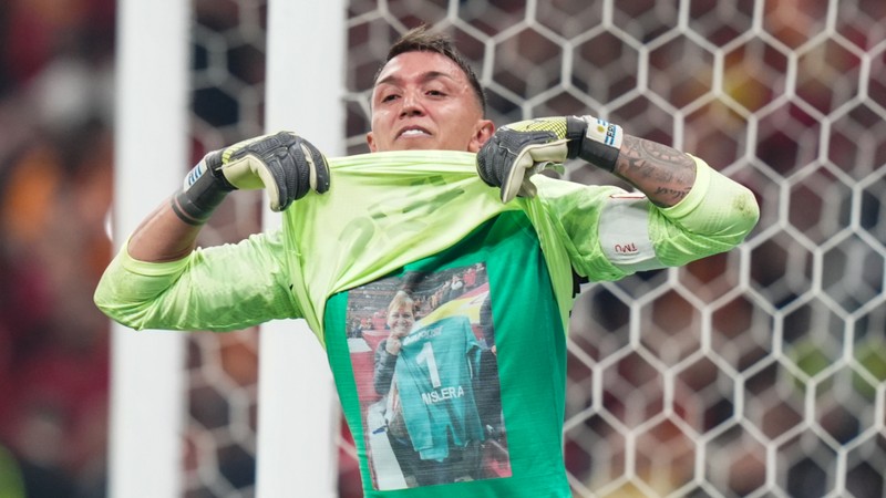 Fernando Muslera 19 kupa kaldırdı Bülent Korkmaz'ın rekorunu kırdı