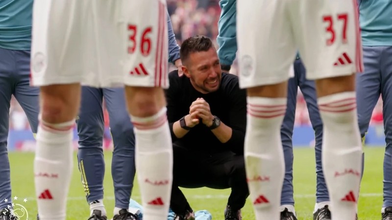 Ajax Francesco Farioli'yi resmen kovdu! Taraftarlar çılgına döndü