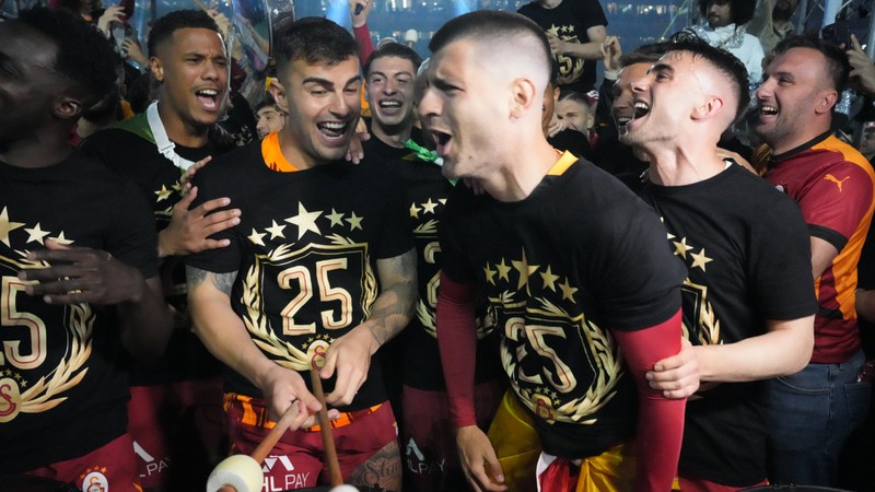 Ismail Jakobs: Buradayım ve Galatasaray'ın oyuncusuyum