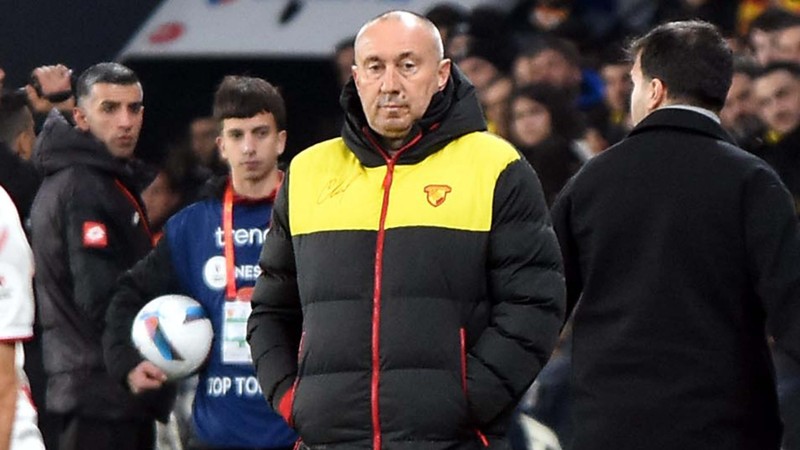 Avrupa umudunu yitiren Göztepe'de Stanimir Stoilov'un raporu bekleniyor