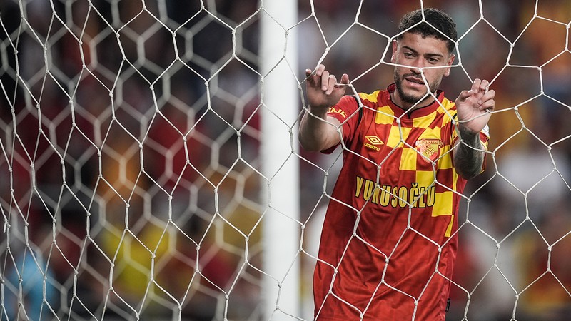 Romulo, Göztepe'de rekor peşinde