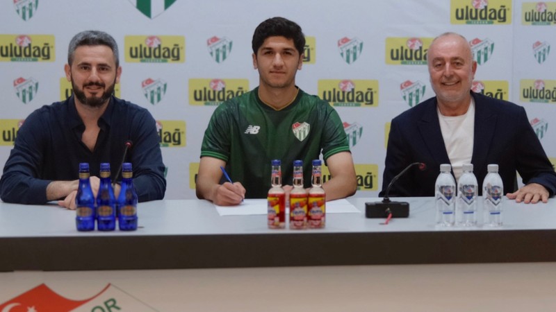 Bursaspor'da Ensar Duman imzayı attı