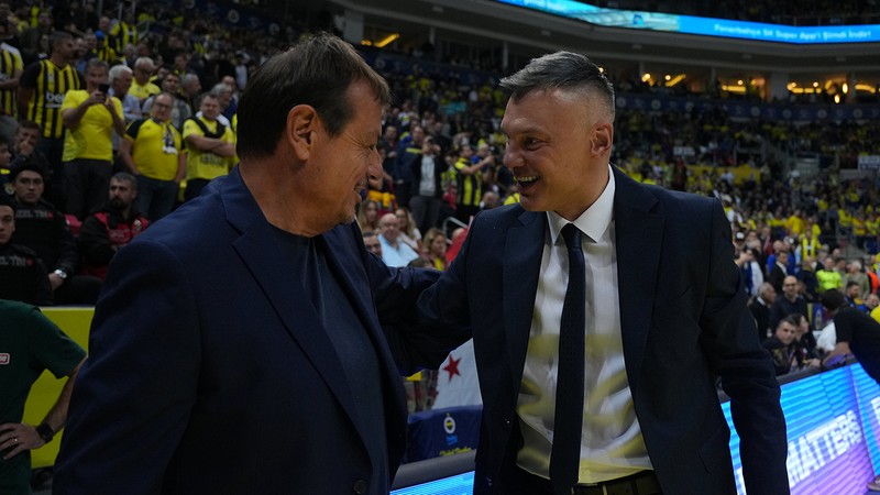 Ergin Ataman, rakibi Jasikevicius'a karşı üstün