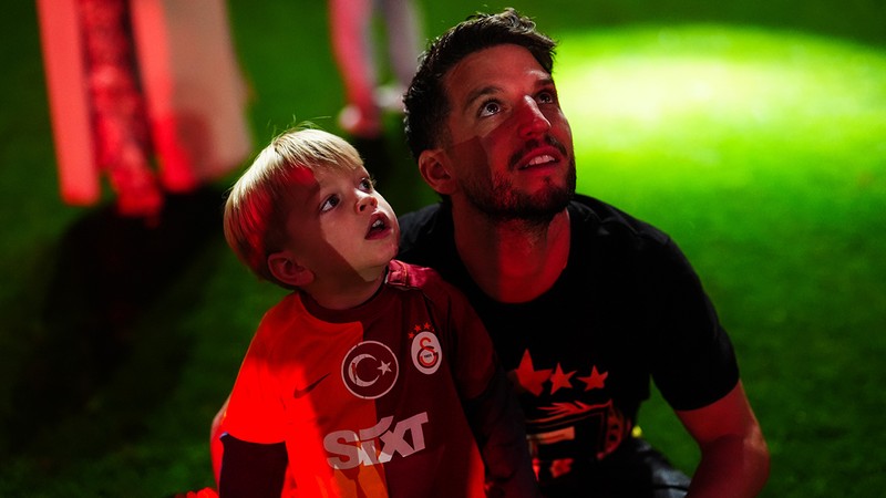 Galatasaray'dan Mertens'e sürpriz teklif! Okan Buruk vazgeçmiyor