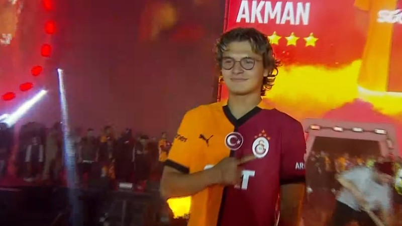 Ayhan Akman'ın oğlu Efe Akman yuhalandı