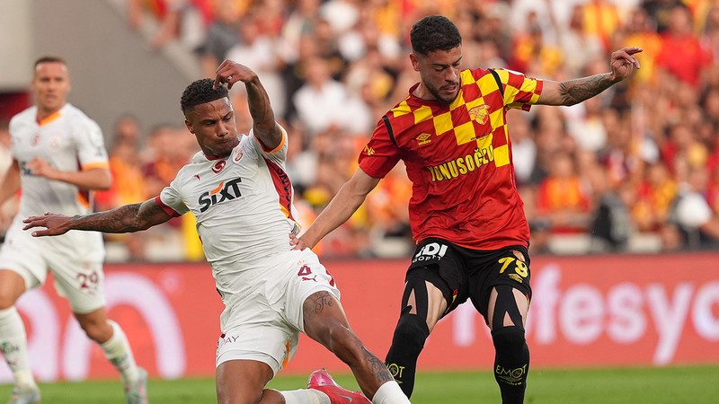 Galatasaray, Romulo için İzmir'de pazarlık masasına oturdu! İşte gözden çıkarılan bonservis bedeli