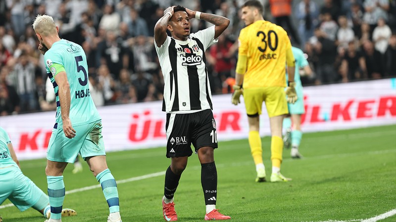 MAÇ ÖZETİ | Beşiktaş Rize'ye kaybetti, 3.lük şansı zora girdi: 1-2