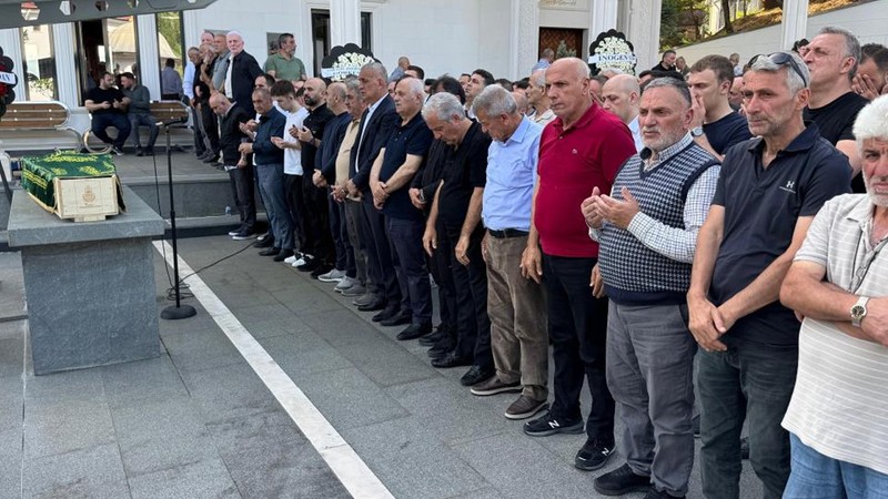 TFF Başkanı İbrahim Hacıosmanoğlu, akrabasının cenaze törenine katıldı