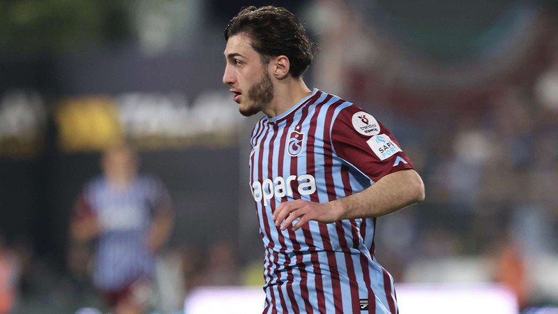 Trabzonsporlu futbolcu Cihan Çanak'ın adalesinde yaralanma tespit edildi