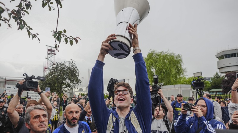 Euroleague şampiyonu Fenerbahçe yurda döndü: Kupayı hak ettik