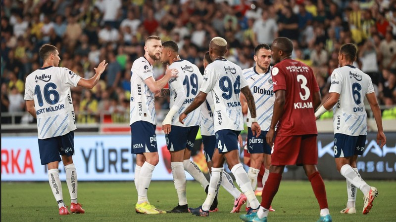 Fenerbahçe bu sezon ilk kez kırmızı kart gördü