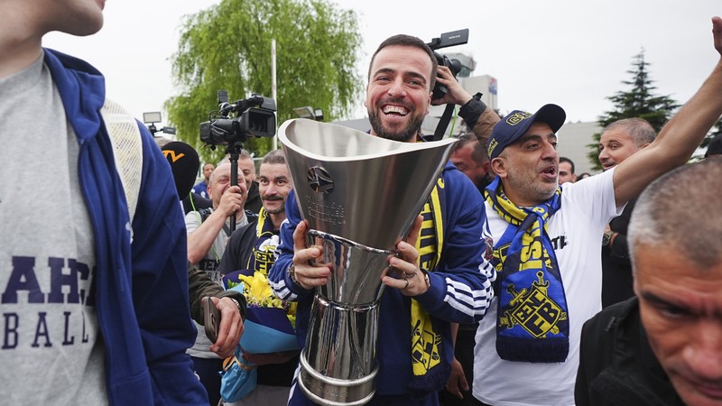 İstanbul'da trafiğe kapatılacak yollar ve alternatif güzergahlar! Fenerbahçe Euroleague'i kutluyor