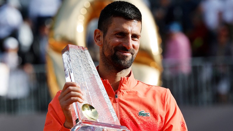 Novak Djokovic "100'ler kulübünde"