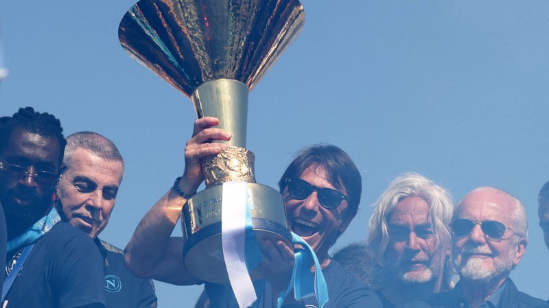 Serie'da şampiyon Napoli, şehir turu attı