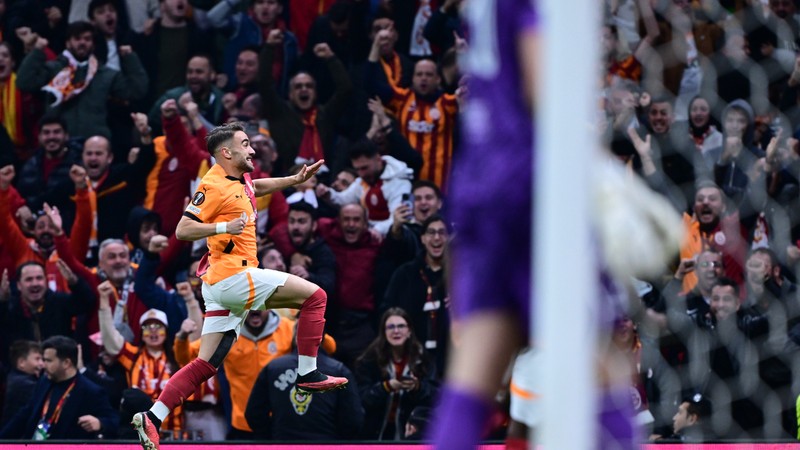 Taraftarlar Yunus Akgün'ü seçti! UEFA Avrupa Ligi'nin en güzel golü...