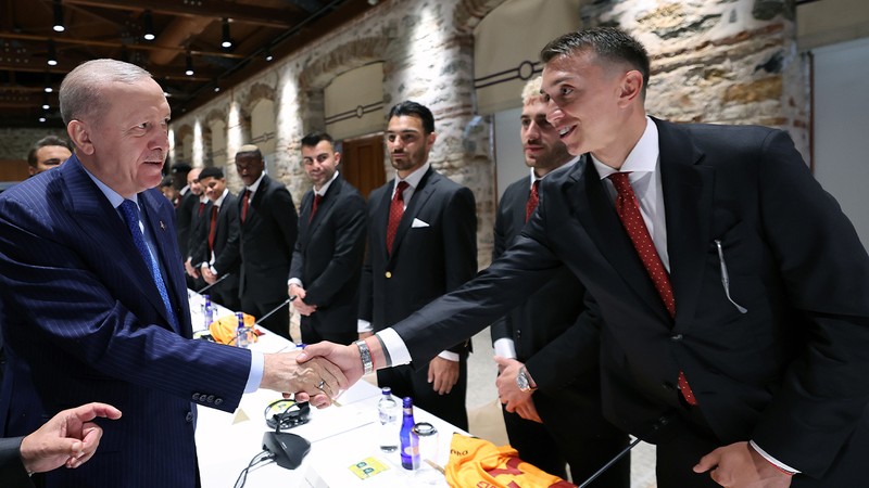 Cumhurbaşkanı Erdoğan Galatasaray heyetini kabul etti