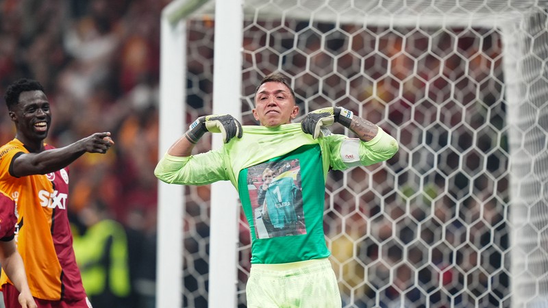 Galatasaray'da ilk hedef kaleci transferi!